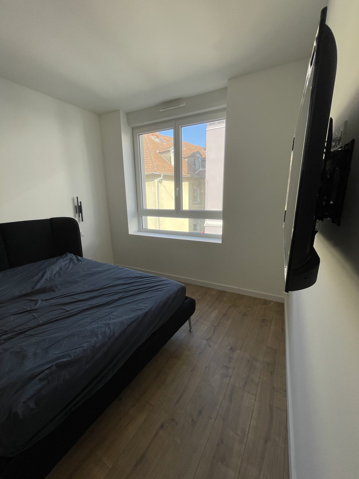 Chambre meublée avec Smart TV